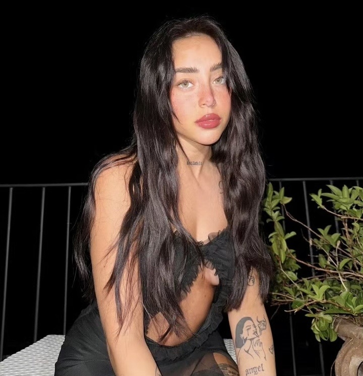 img, 开露面的女, 是死敌